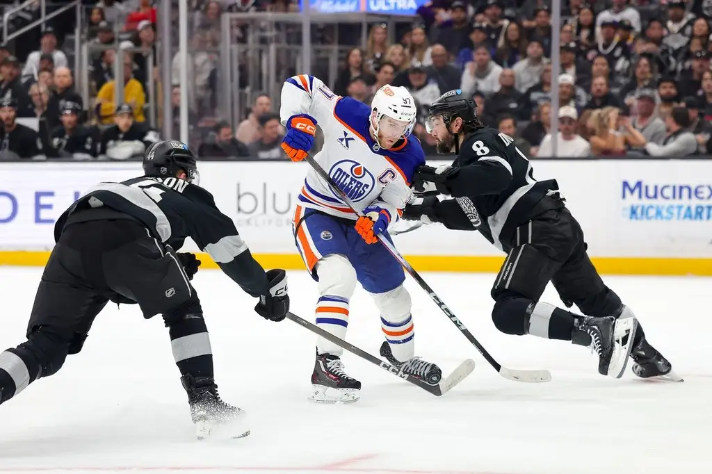 Oilers clinch playoff berth after Jets loss