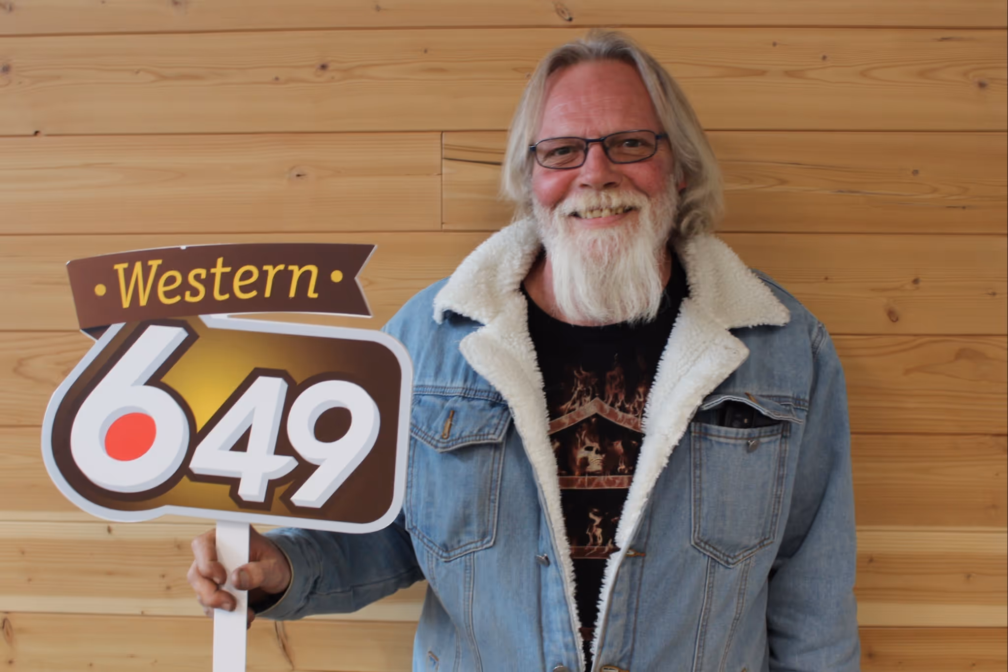 Canadian goes golfing right after learning he's a new multimillionaire