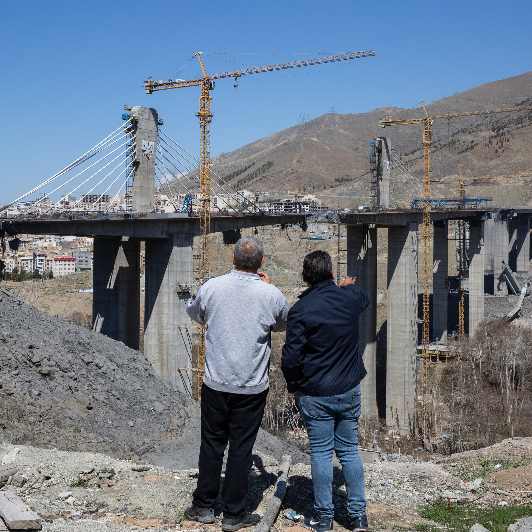 Iran Tries to Grasp Economic Devastation of War, and Find a Way Past It